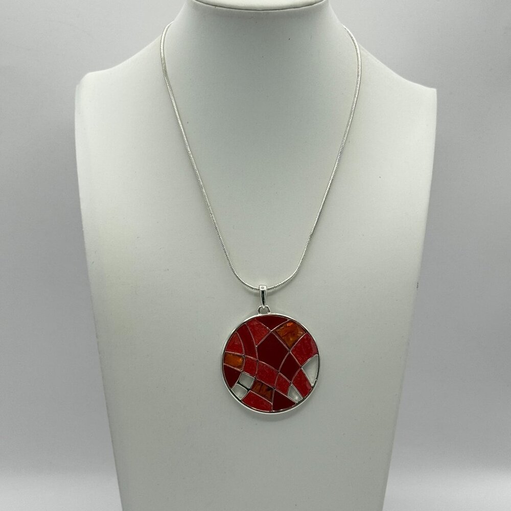 Silver Tone Pendant Necklace